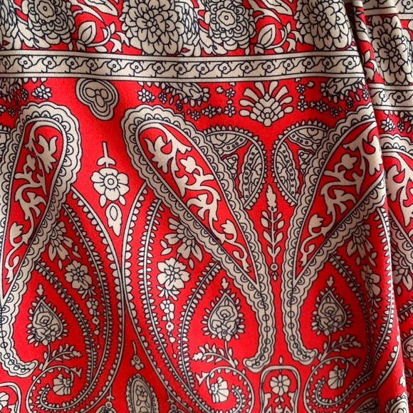 Alife Red and Gray Paisley Sleeveless Blouse - Picture 3 of 5